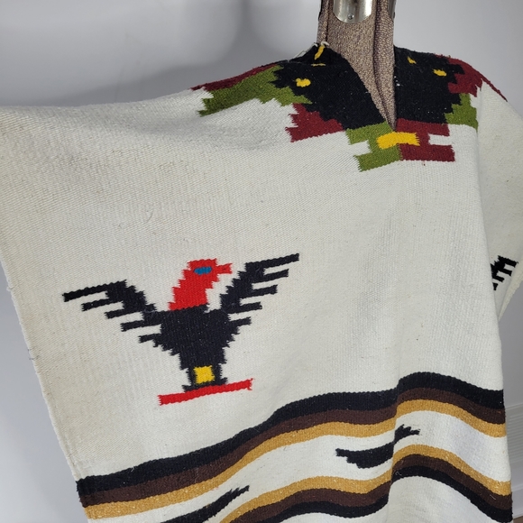 Vintage Mexican wool poncho with thunderbirds - Picture 3 of 11